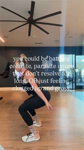 ELLE WHITE | Big Sister Sovereignty | Soul Return Retreats, FL on Instagram: "Big Sister check-in: If you’re “doing all the detox things” but still feel puffy, sluggish, inflamed, or stuck… it’s probably not a willpower problem. It’s your lymphatic system. Your lymph doesn’t move on its own. It needs movement, vibration, breath, and rhythm. So if you’re not: – running or walking with bounce – jiggling your body – jumping – doing Qi Gong – getting lymphatic drainage – supporting detox pathways wi