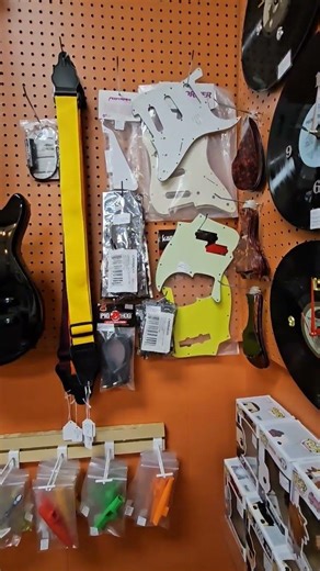 Showing off the new consignment booth location in Tennessee for J&W Music and Collectables 4