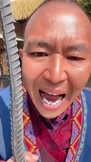 Chinese man Bend the Iron Bar