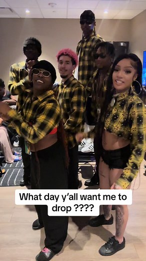 GloRilla - 7 PM Friday 95 Degrees Lyrics