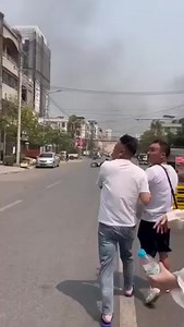 ¡TERREMOTO EN BIRMANIA!🚨 🇲🇲 Un fuerte terremoto de magnitud 7.7 sacudió este viernes Birmania provocando graves daños materiales. Centenares de edificios han colapsado, incluidos rascacielos; los temblores se han sentido incluso en la Tailandia y China. | El Informativo