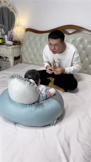 The flip book that makes babies laugh every single page #babygear #cute #babyessentials