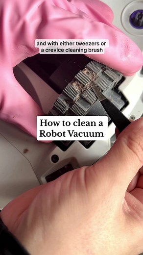 Replying to @Chelsey Boren Quick Easy way to clean your robot vacuums 🫡💗 #cleantok #robotvaccuum #howtoclean #cleaningtips #cleaninghacks #mopvac