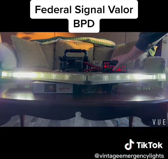 Vintage Police Light Bar: Federal Signal Valor