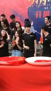 1M views · 25K reactions | The money robber manager take his red envelope 裏, such a blood s*cker person, may Du Qiang will never found Peace in this world, the crime he did will hunt him forever in his entire life #JusticeForYuMenglong #YuMenglong | C&K Drama | Facebook