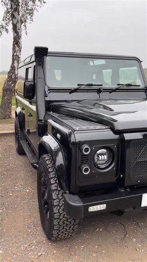 The GL-2 Front lighting offers a clear impact for the iconic character. Available worldwide at www.glohh.com/pages/gl-2-front #glohh #landrover #landroverdefender #defender #led #gl2 #gl2front #unitedkingdom | Glohh