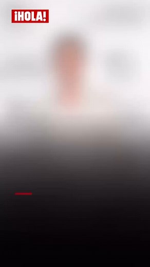 Dylan Douglas, el hijo de Michael Douglas y Catherine Zeta-Jones, acaparó miradas al desfilar en solitario por la alfombra roja del Festival de Tribeca. Con un porte elegante y seguro, el joven heredero del talento y estilo de sus famosos padres dejó en claro que está forjando su propio camino bajo los reflectores, marcando presencia en uno de los eventos más destacados del circuito cinematográfico de Nueva York. | HOLA USA