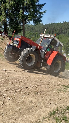 💪 Zetor 16145 pulling heavy weight uphill! 🚜🔥 Pure tractor power! #Zetor16145 #ZetorPower #CzechTractors #Zetor #TractorPull #FarmLife #TractorStrength #OldSchoolTractor #HeavyPull #UphillChallenge #TractorForce #FarmingLife | Tractorland Ytb