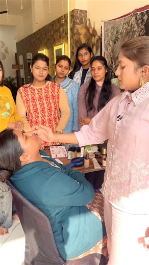 Kavita Singh Thakur 🫅 on Instagram: "Class Details - 📱96306 66556 Address - Dhani Ki kutiya, Adhartal, Jabalpur (M.P.) Collection - queen_ collection_jabalpur #instagram #academy #salon #viral #modal #beautician #trending #school #makeupartist #beauty #brand #celebrity #course #blog #jabalpur_city"