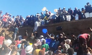 Watch: Desperate KZN residents scramble for water from broken pipe