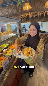 5 jenis kueh mueh yang korang kena cuba kalau datang warung bunda 😍 #fyp #ohmybunda #warungbunda #makansedapjohor #sarapanpagijb #rempeyekpanasjb #sarapanbestjb #nasilemakdiraja #nasikuningjb #sarapanjohorbahru #portbreakfastjb | Oh My Bunda