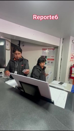 🔴 #HUARAZ | PASAJEROS PONEN QUEJA EN CONTRA DE LA EMPRESA MOVIL BUS Denuncia pública contra la empresa de transporte Móvil Bus, por ser responsable de un acto de presunto abuso en contra de los pasajeros del servicio Premier 32 Presidencial. Los hechos iniciaron el día 02 de noviembre, para un viaje de Lima a Huaraz, con salida programada a las 10:50 pm. con embarque en el Terrapuerto de Nicolas Arriola el mismo que se realizó de manera normal, sin incidentes. Sin embargo, al arribar al peaje d