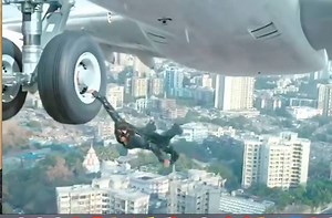Krrish Saving The Airplane - KRRISH 3 | 3D