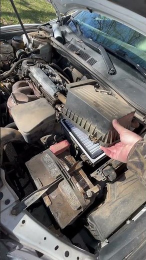 TOYOTA CAMRY AIR FILTER CHANGE #mechanic #toyota #camry #tipsandtricks #asmr #howto #diy #short