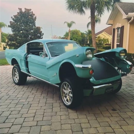 Kling AI 2.6 Turbo - 1965 Mustang Fastback Pro Touring turns into a Transformer