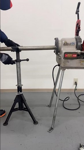 【パイプジャック】高さ調整も簡単で、持ち運びも便利で、耐久性も抜群の「パイプ受台」指を挟まない構造にもなっていて、一台で約1トンまで支える！！ #アサダ #asada