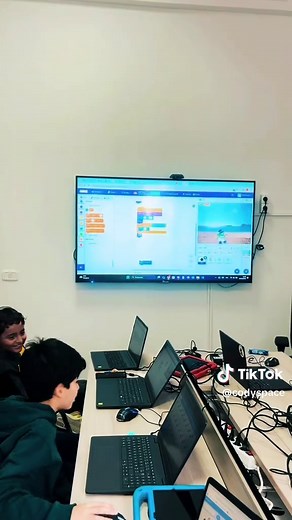 📢 Stage Vacances – Coding & Robotique chez Cody Space ! 🚀 Parents, offrez à vos enfants une semaine de découverte et d’apprentissage passionnante avec Cody Space ! 📅 Du 3 au 7 mars 🕘 De 9h à 12h30 📍 Chez Cody Space 👦 Un programme adapté à chaque âge : 🔹 7-9 ans : Pixel Art & LEGO Spike 🔹 9-11 ans : Minecraft par Blocks & LEGO WeDo 🔹 Collégiens : Minecraft avec Python & Robotique Arduino 💰 Tarifs : ✅ 220 DT pour les primaires ✅ 240 DT pour les collégiens 📩 Places limitées ! Réservez dè