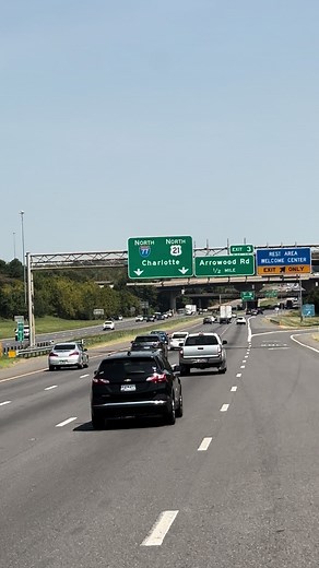 Scenic Highway Driving: A Relaxing Journey