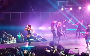 4k现场:Ariana Grande - Hands On Me（ Movistar场/高画质2015.10.21）