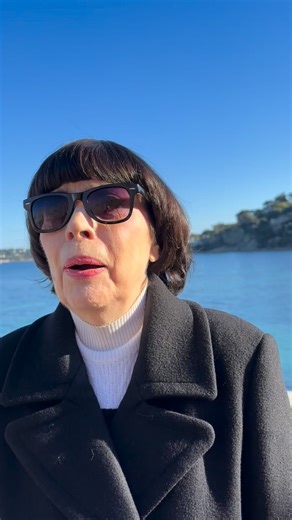 Fin de l’entretien au cimetière de St-Tropez, avec Mireille Mathieu qui fut comme Brigitte Bardot le visage officiel de Marianne dans toutes les mairies, par le sculpteur Aslan 💙🤍❤️ | Isabelle Morini-Bosc