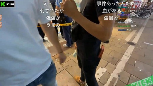 [かつき(ににまる)]破壊され立入禁止のコンビニで野次馬と収入マウント