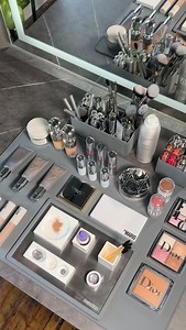 Smooth workflow starts with a smart setup 🧲✨ Build your makeup station with the MYNETICS MAGNETIC MAKEUP STATION STARTER KIT, then take it one step further with the MYNETICS ‘ON HAND’ KIT. Grab your brushes, attach your go to tools, choose your MYNETICS INDIVIDUAL POTS, and click everything into place right on your palette. Less moving around. More creating. This is artist workflow, upgraded ❤️ #mykitco #mynetics #onhandkit #makeupstation #kitorganisation artistworkflow makeuptools makeupartist