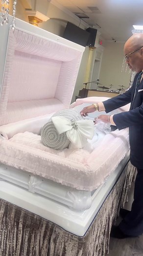 Preparation for our weekly services. #allpeoplesfuneralhome #celebratingalifelived #viral #LeadWithLove #mortician #funeraltok #womanownedbusiness #bossitup2022 #bosslady #fypシ #fyp #askamortician #director #funeralplanning #houstontx