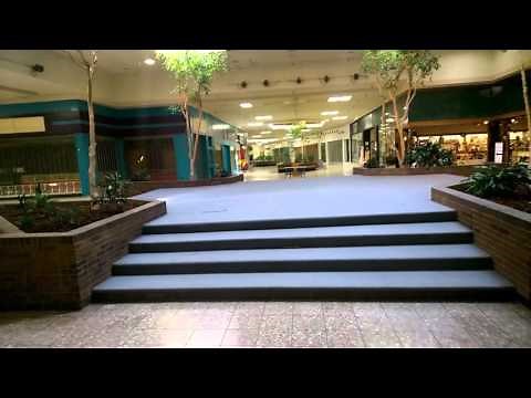 Walking tour of the Aberdeen, WA mall (Completely dead mall)