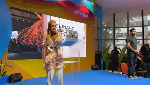 Feel so privileged and honoured to be listening to Laila El-Haddad, the Palestinian author and public speaker who lectures on Gaza, the intersection of food and politics, and contemporary Islam. Laila is also a policy advisor with Al-Shabaka: the Palestinian Policy Network. She is the author of Gaza Mom: Palestine, Politics, Parenting, and Everything In Between (Gaza Mama: Politics and Parenting in Palestine), co-author of The Gaza Kitchen: A Palestinian Culinary Journey and co-editor of Gaza Un