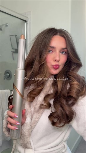 Achieve Gorgeous Bombshell Curls with This Blowout Tutorial
