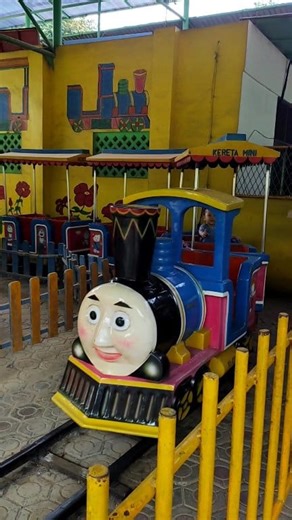 Naik Kereta Api Thomas 😍 | Pelangi Kecil