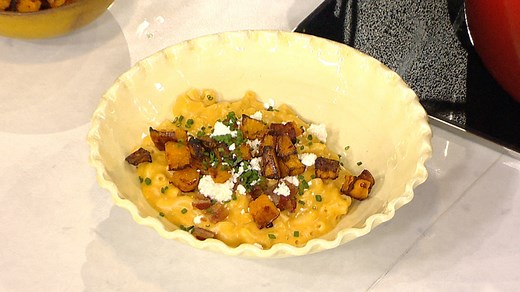 Decadent dishes: Loaded stovetop mac & cheese, garlic monkey bread