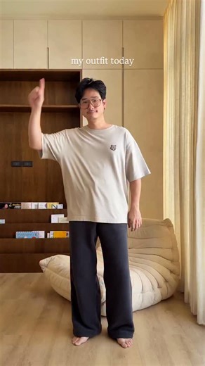 Tanin S 👞 on Instagram: "แต่งตัวสีสันวันเด็ก สีสันของเราไม่เท่ากัน555 A bit colourful on top and toe #taninsoutfit #GRWTaninS Jacket @jbbmenswear Top @thedecorumbkk Pants @knickerbocker @club_luminaries Shoes @minezo_sports_shoes @thedecorumbkk"