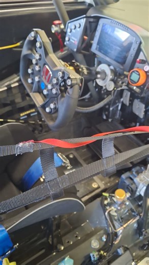 Here's what a $300,000 Honda Civic FL5 TCR race car actually looks like inside 👍