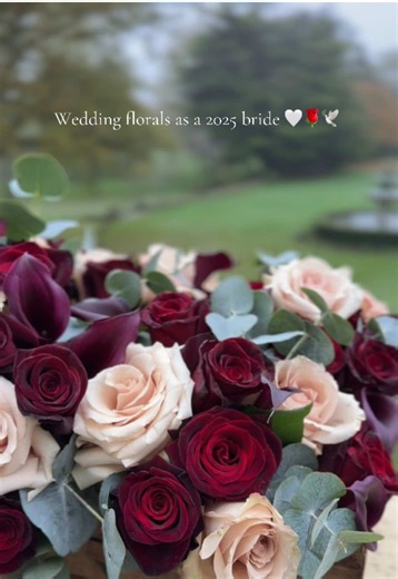 The most beautiful romantic florals 🌹 #wedding #weddingtok #bride #2025bride #weddingflowers #florals #weddingflorals #floralarrangements #roses #callalily #bridalbouquet