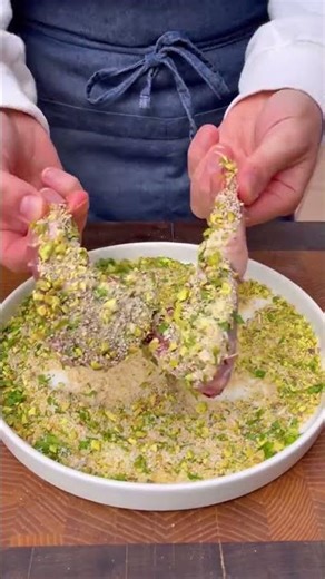 Pistachio-Crusted Lamb Chops 💚\n\nThe perfect second course for Easter lunch, here it is!