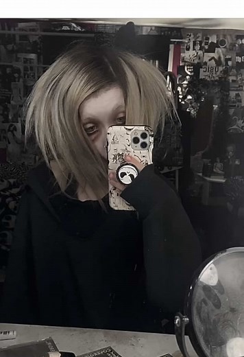 Exploring 2000s Emo and Y2K Fashion Trends