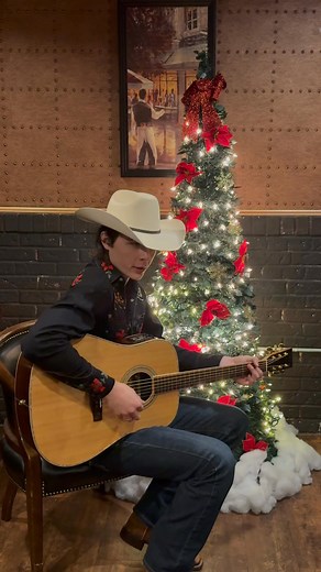 John Foster singing “Blue Christmas” in the Barrel House Live Green Room before his performance | Austin Goodman