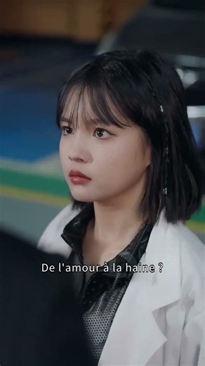 Tu veux t’enfuir ? Trop tard ! Le PDG l’avait devinée et la tient fermement dans ses bras !#shorts