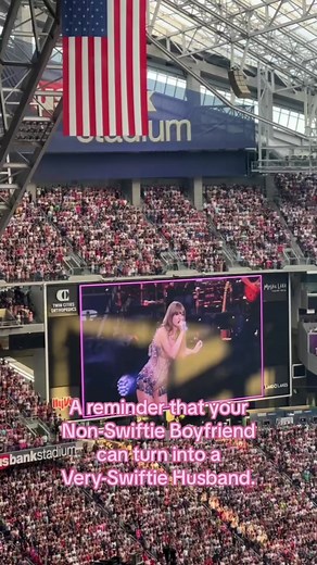 Mallory | Couples Therapist (@makemarriagework) - Inflatable Pink Microphone Surprise: Cruel Summer Crowd Singing 🎤💕✨