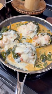 Sirve con arroz blanco , o un pure de papa y ensalada y Nombre no sabes Que delicia 🔥yo me lo comi asi solito y quedaron 10/10 provecho #Marisco #camarones #ChilesRellenos #recetas #recipe #comidamexicana #mariscos | Chikis Kitchen