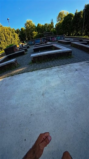 975K views · 818 reactions | Cutting the maze Parkour POV ‍♂️️ Follow for more! #parkour #extremesports #parkourpov #insta360 | Ros Parkour | Facebook