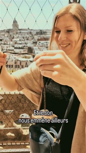 Le son qui flotte au-dessus sur la Tour Eiffel