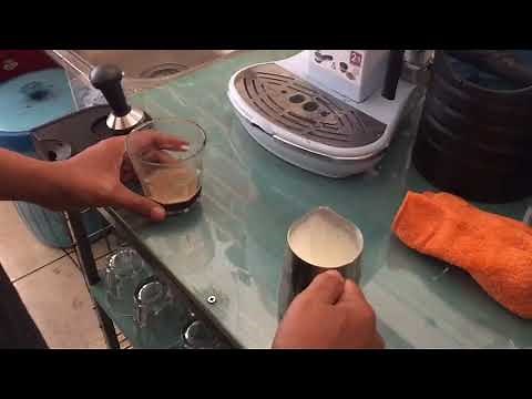 Making cappuccino with delonghi icona vintage