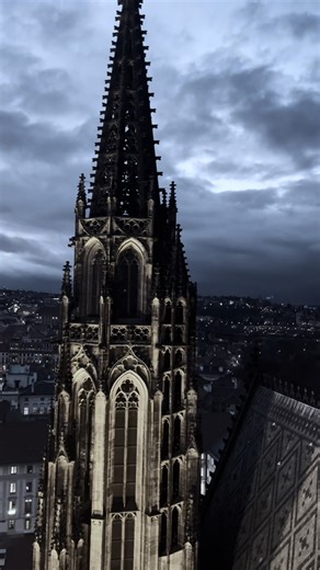 ♱ 𝖁𝖗𝖊𝖓𝖉𝖆 𝖁𝖆𝖑𝖐𝖞𝖗𝖏𝖆 ♱ on Instagram: "Gothic architecture . . #goth #dark #architecture"