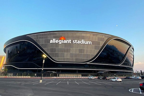 Tour Las Vegas Raiders Stadium (Allegiant Stadium Inside & Out) - FeelingVegas
