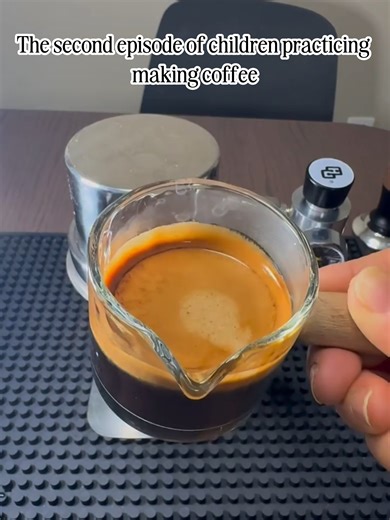 Teaching Kids to Make Espresso – Episode 2 😮‍🍳☕ Episode 2 of kids practicing manual espresso! Portable pneumatic espresso maker. No electricity. Just pressure and control. Simple. Compact. Beginner-friendly. Of course — fully supervised & safety first. Learning espresso basics step by step… and that crema though 👀☕ Small hands. Big coffee energy. Follow for Episode 3 👇 #coffee #espresso #coffeetok #homebarista #coffeegear #manualespresso #portableespresso #coffeelover #oddlysatisfying #aesth