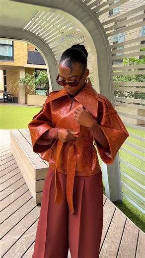 How to Put On a Leather Jacket Easily — Pretoria Fashion Tips