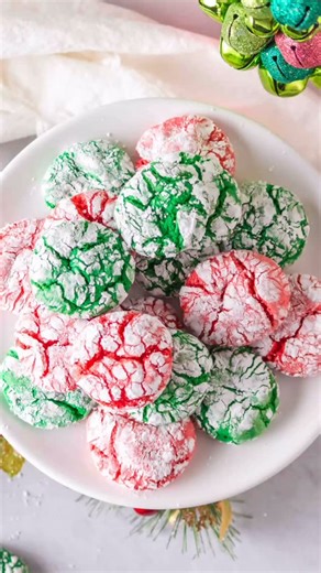Christmas Crinkle Cookies made with cake mix are my favorite easy holiday treat!🎄 Soft, fudgy, and perfectly crackled every time with just a few simple ingredients. They’re perfect for cookie swaps, school parties, or leaving out for Santa! Comment - Send Recipe - for the link! https://www.mommyhatescooking.com/best-christmas-crinkle-cookies-recipe #christmascrinklecookies #cakemixcookies #christmasbaking #holidaycookies | Kristy Still of Mommy Hates Cooking