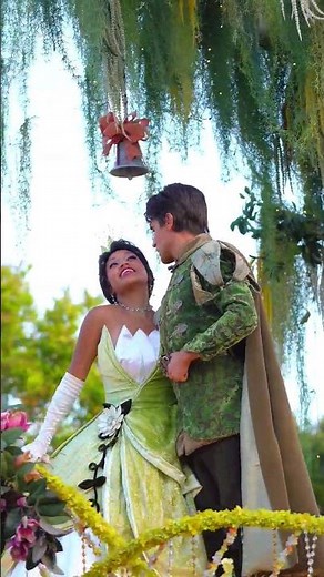 Tiana et Naveen de la Princesse et la Grenouille lors de la Parade à Disneyland #disneyland